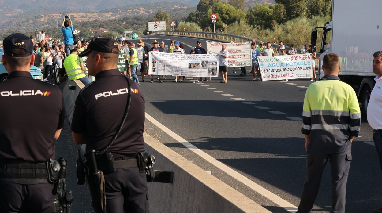 La protesta de los parcelistas de Córdoba, en imágenes