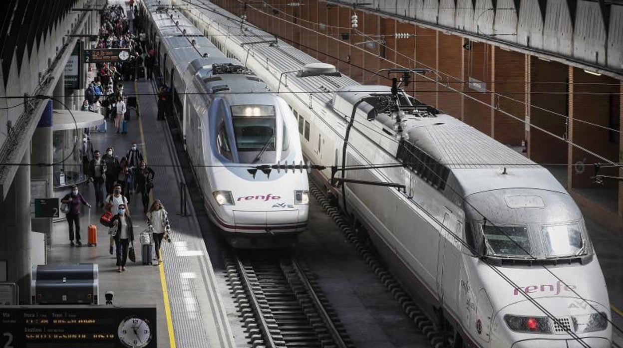 La avería de más de dos horas en el tramo de Majarabique ha afectado a seis Avant y 16 trenes AVE