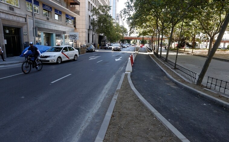 El primer tramo del carril bici de la Castellana eliminará hasta 120 plazas de aparcamiento