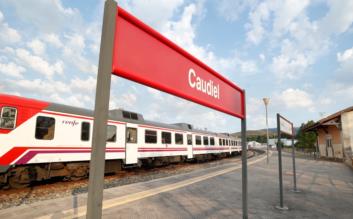 «El tren fue directo a las llamas»: la Policía Judicial investiga el incidente con heridos graves en el incendio de Bejís