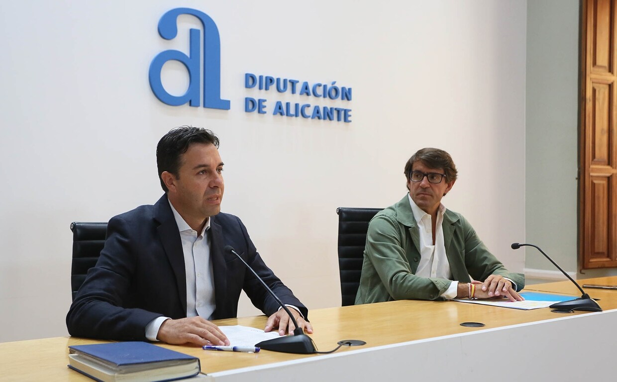 Los diputados de Contratación y Medio Ambiente, Juan de Dios Navarro y Miguel Ángel Sánchez