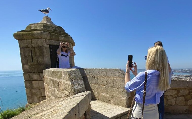 Récord en el Castillo de Santa Bárbara con 100.000 visitas en un mes procedentes de 87 países