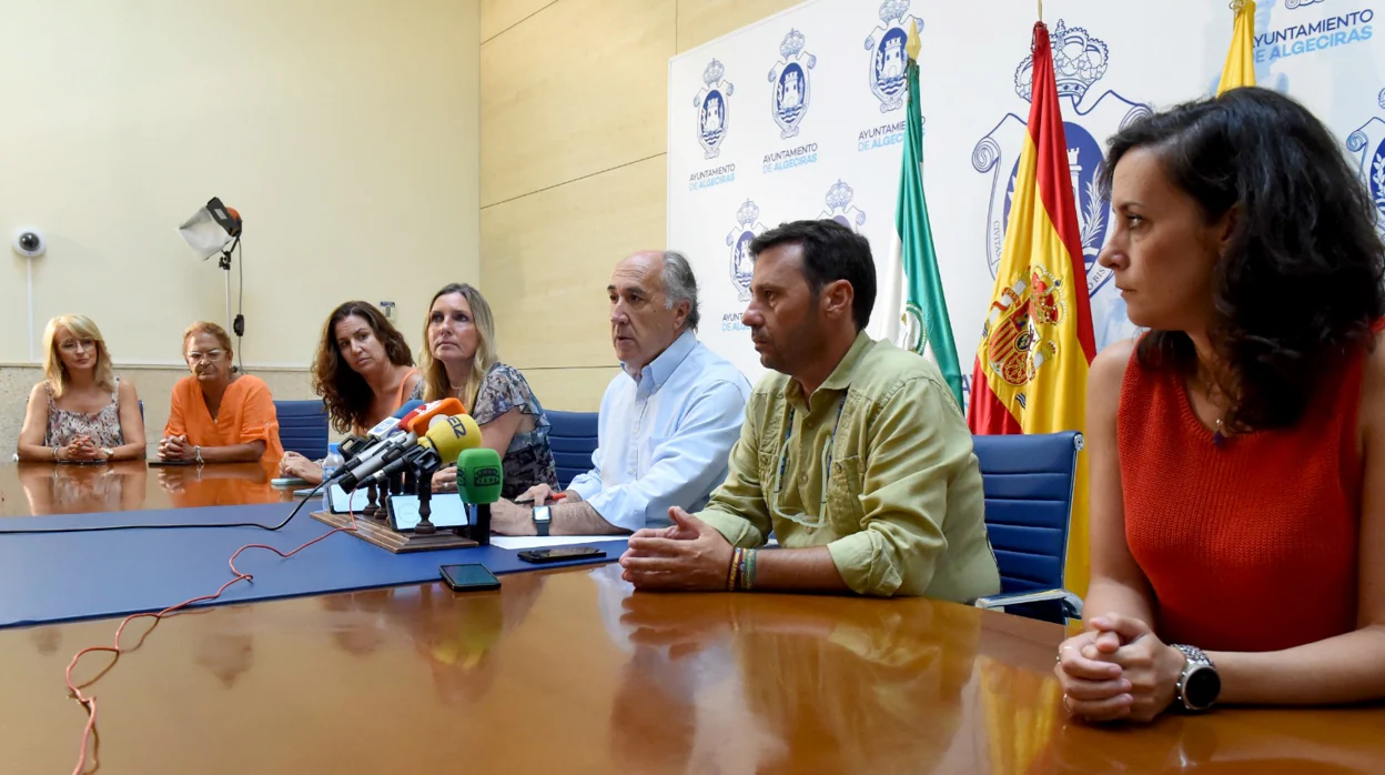 Algeciras estalla contra el deseo del Gobierno de atender en la ciudad a más inmigrantes