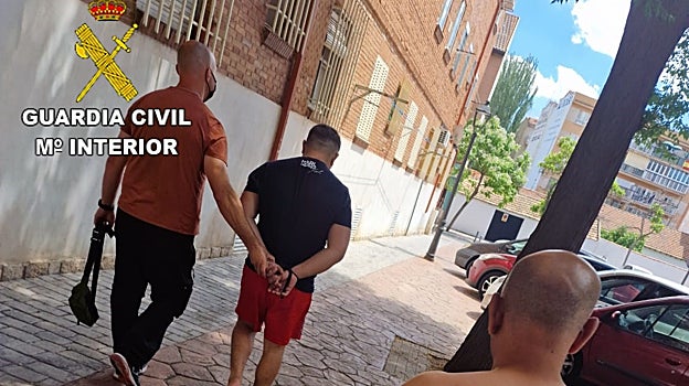 Uno de los detenidos