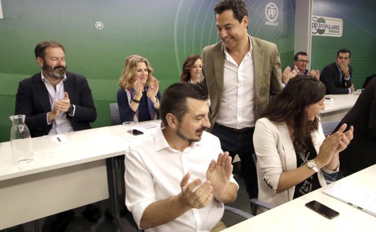 Juanma Moreno prepara cambios en la dirección del PP andaluz con la mirada puesta en las municipales