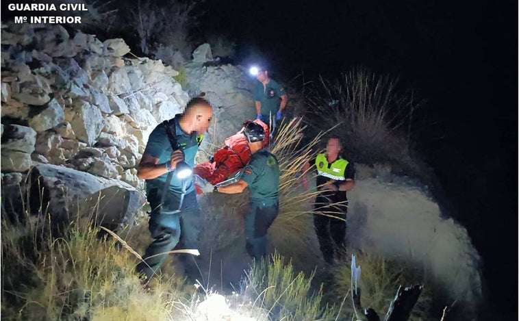 Un helicóptero localiza por la ropa el cadáver de un desaparecido en un barranco en la localidad alicantina de Busot