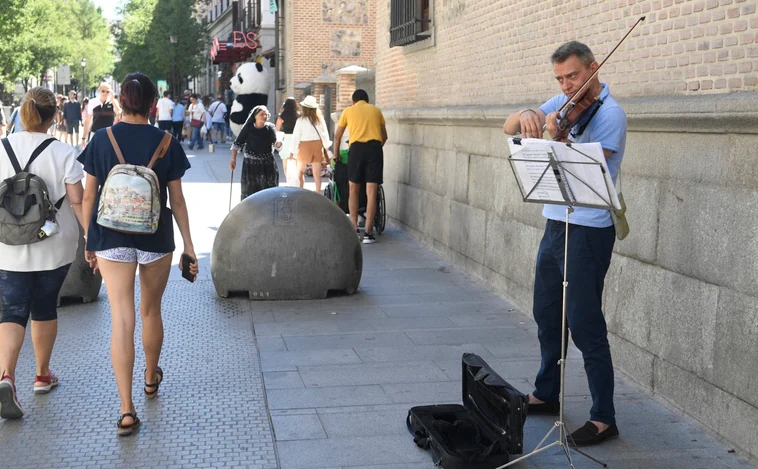 Músicos callejeros ilegales y reincidentes en el centro de Madrid: 280 multas en seis meses