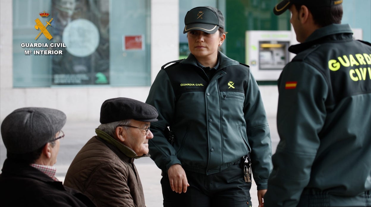 Detenida la cuidadora de un anciano de 89 años tras estafarle 50.000 euros en Hinojos