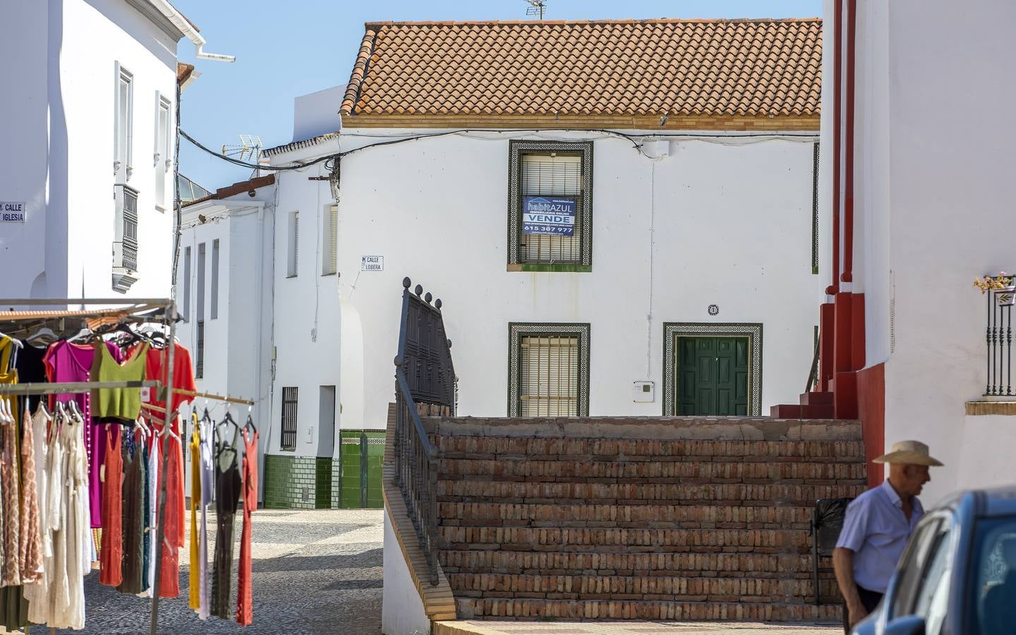 Reportaje gráfico sobre la situación de la población onubense de Berrocal transcurridos 18 años desde que sufriera un devastador incendio que afectó a su principal sustento económico