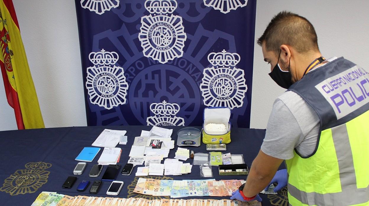 Dos agentes de la Policía Local de Málaga, investigados en una red de prostitución donde unos padres vendieron a su hija de 15 años