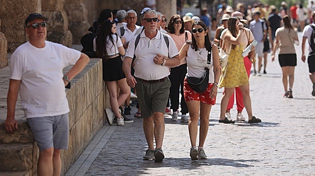 Turistas en el entorno de la Mezquita-Catedral