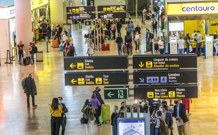 Fin de semana de locura en el Aeropuerto de Alicante-Elche con casi 1.000 vuelos por la Operación Retorno