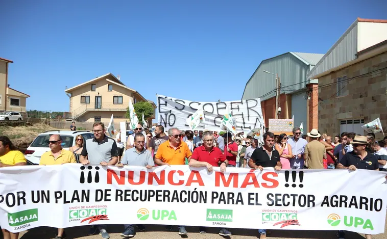 Más de mil personas reclaman en Tábara (Zamora) un plan agrario de recuperación para la Sierra de la Culebra