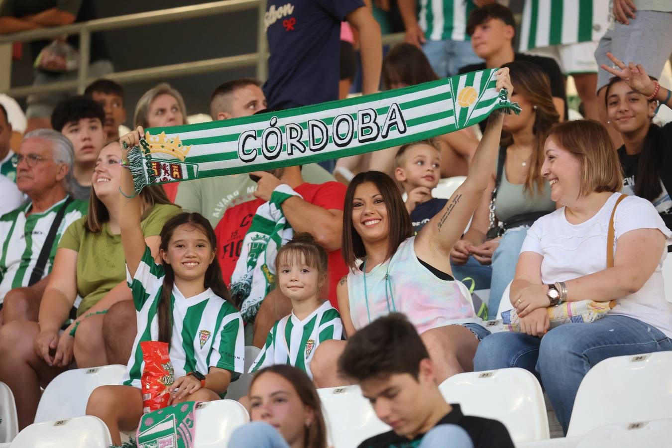 El ambiente en las gradas en el Córdoba CF - Unionistas, en imágenes