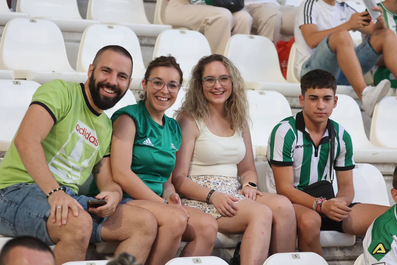 El ambiente en las gradas en el Córdoba CF - Unionistas, en imágenes