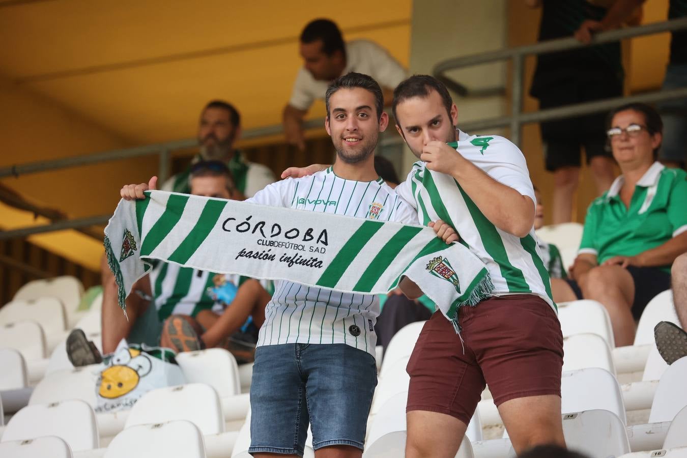 El ambiente en las gradas en el Córdoba CF - Unionistas, en imágenes