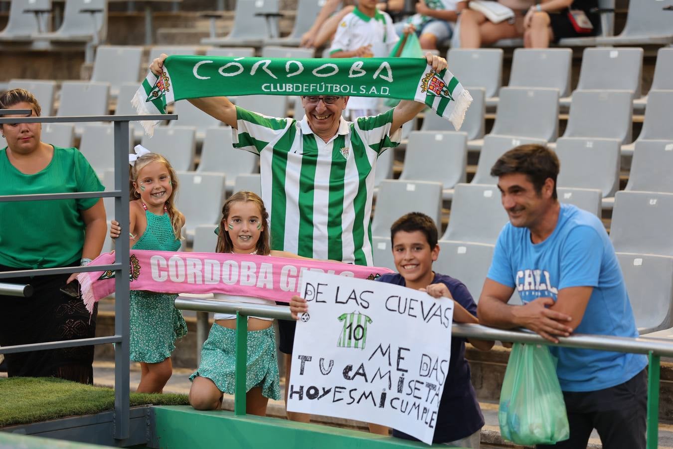 El ambiente en las gradas en el Córdoba CF - Unionistas, en imágenes