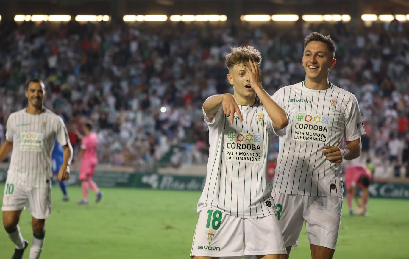 La alegría de la goleada del Córdoba CF a Unionistas, en imágenes