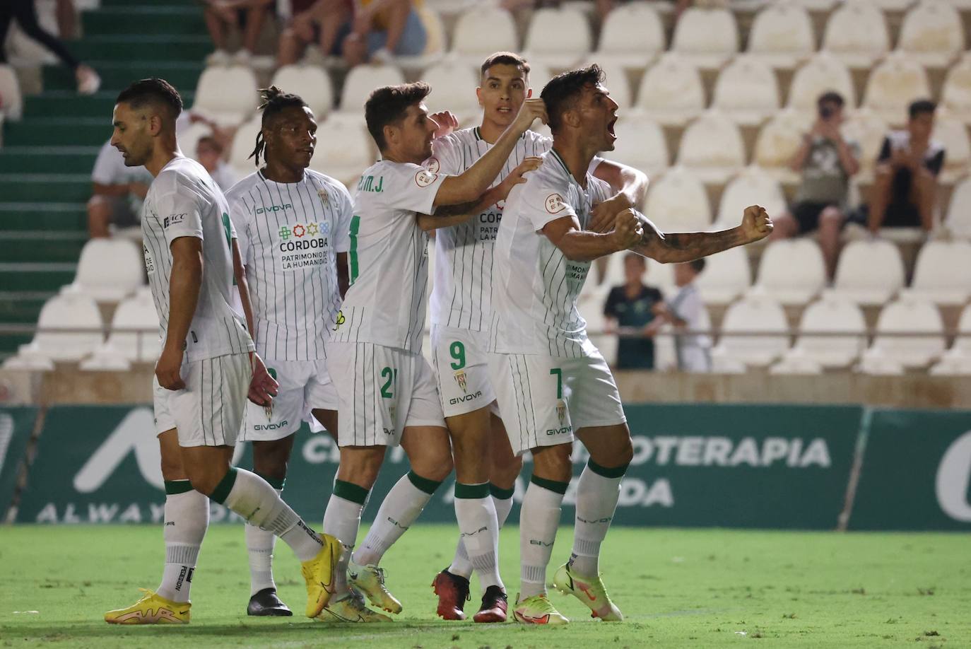 La alegría de la goleada del Córdoba CF a Unionistas, en imágenes