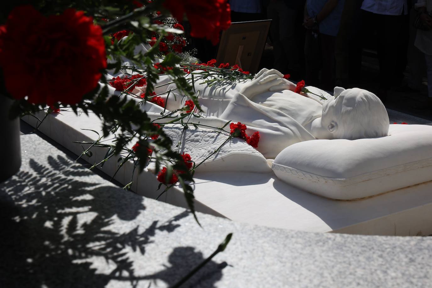 La ofrenda floral a Manolete en Córdoba, en imágenes