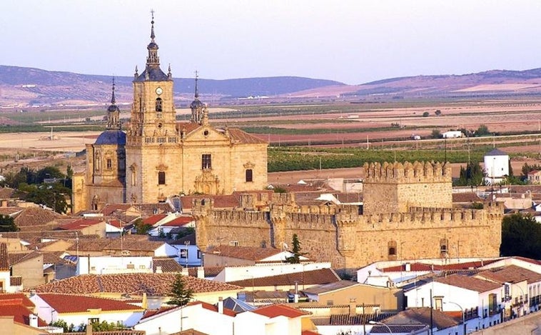 Varios heridos, entre ellos una niña de 10 años, tras descarrillar el tren de la bruja en la feria de Orgaz