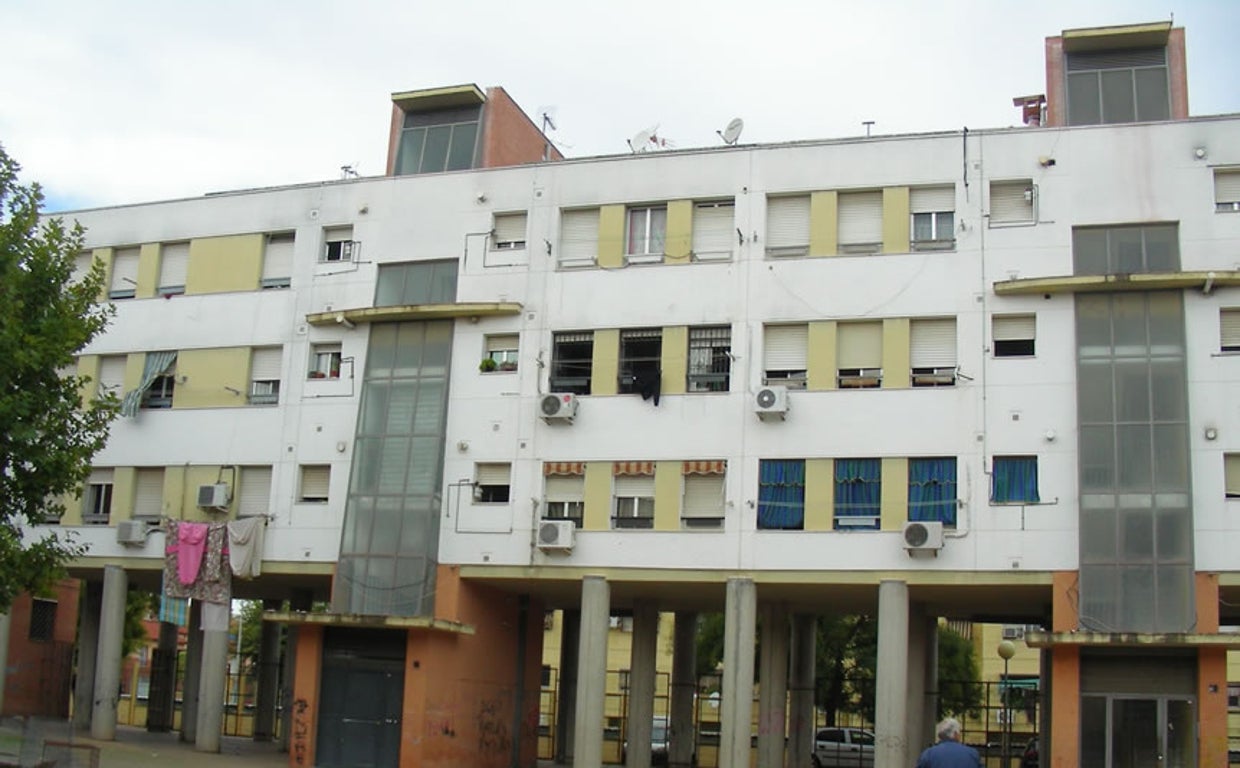Bloques de la Manzana 17 de la barriada Guadalquivir en los que actuará AVRA
