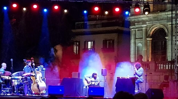 En la imagen de archivo,  Javier Colina y su grupo en Toledo