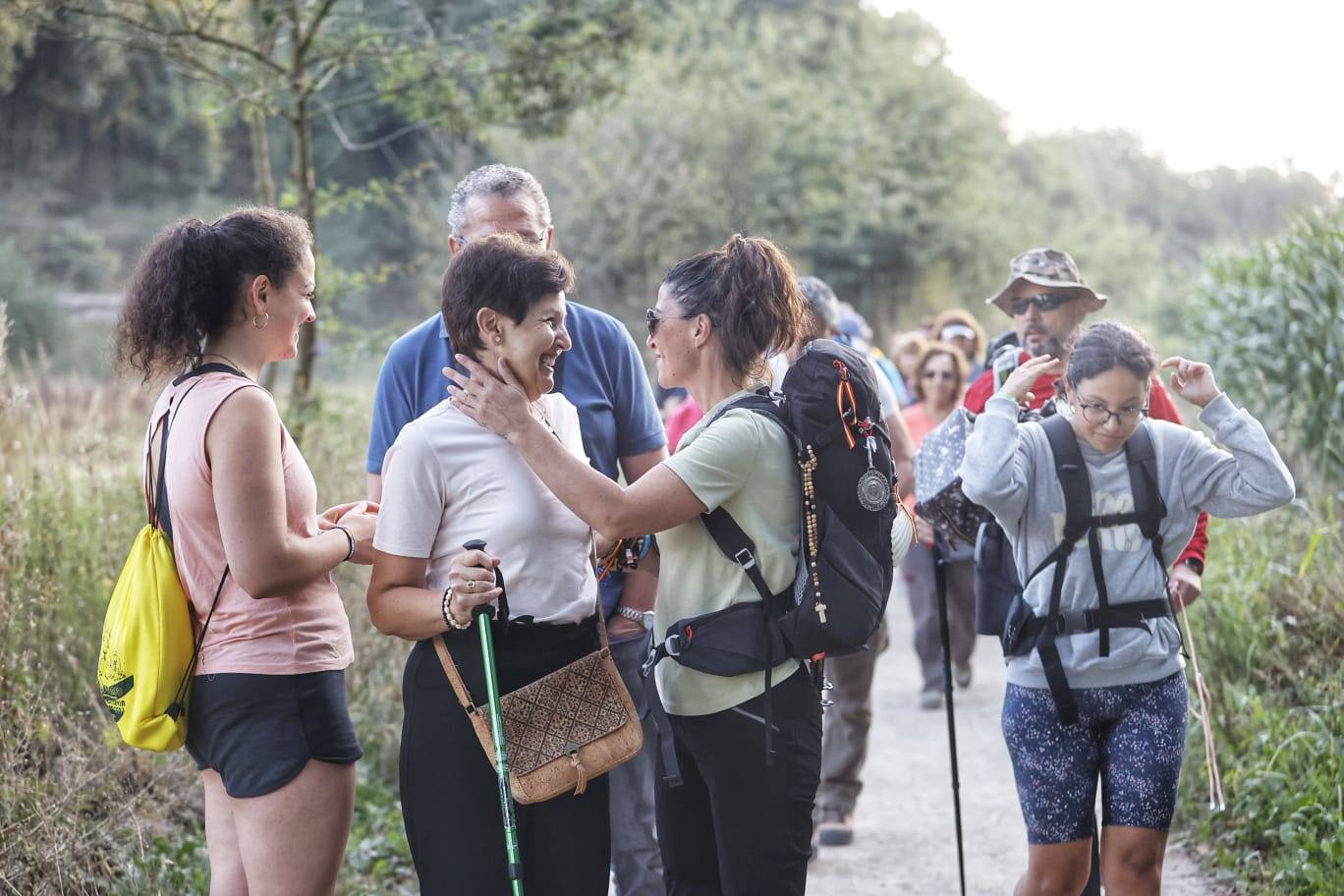 La exparlamentaria de Vox se ha mostrado cercana y cariñosa con los que han acudido a acompañarla en su peregrinaje a Santiago
