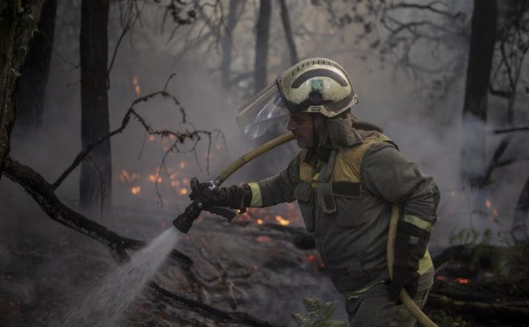 Tres incendios sin controlar arrasan ya 277 hectáreas en la provincia de Orense