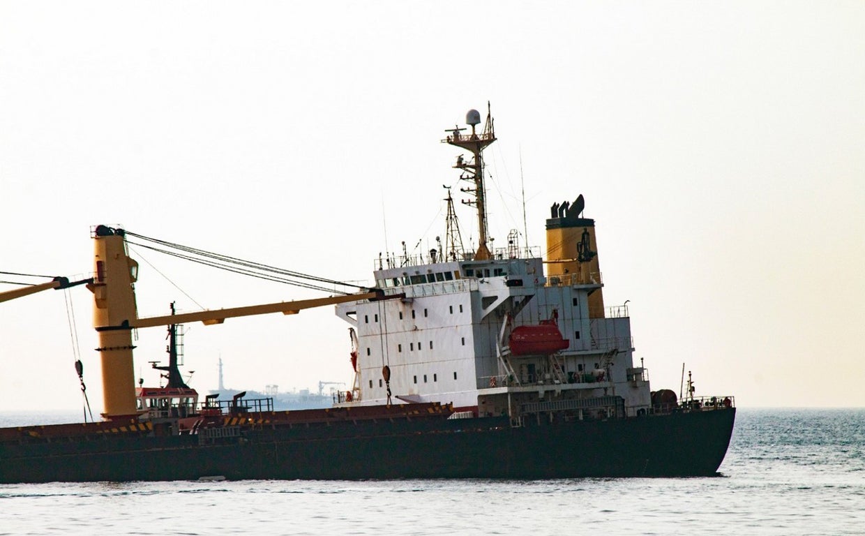 Imagen del buque OS 35 varado frente a Gibraltar