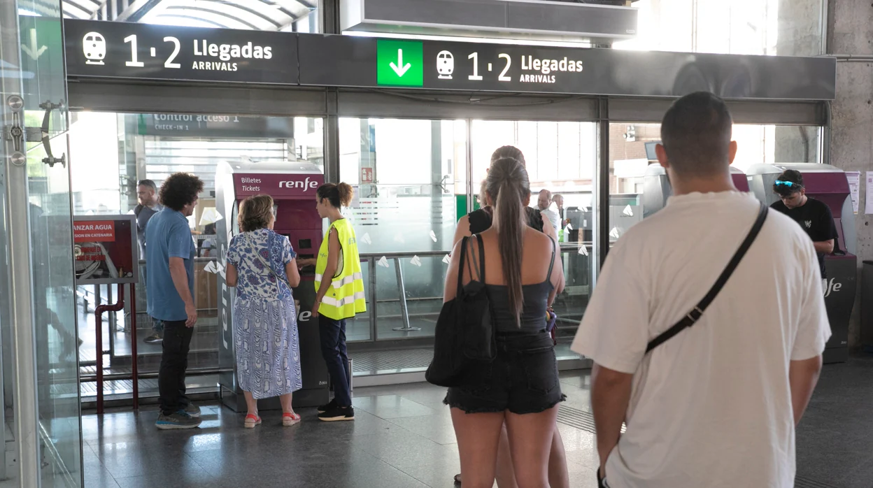 Abonos gratis Renfe | «Este cuatrimestre me ahorro 400 euros en viajes entre Córdoba y Sevilla»