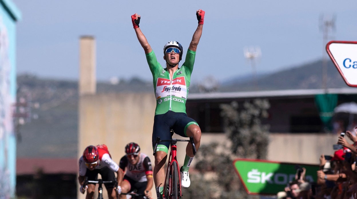 El danés Mads Pedersen se lleva la etapa de Montilla en la Vuelta a España