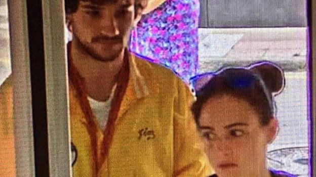 Última imagen de Marc y Paula que capta la cámara de una entidad bancaria