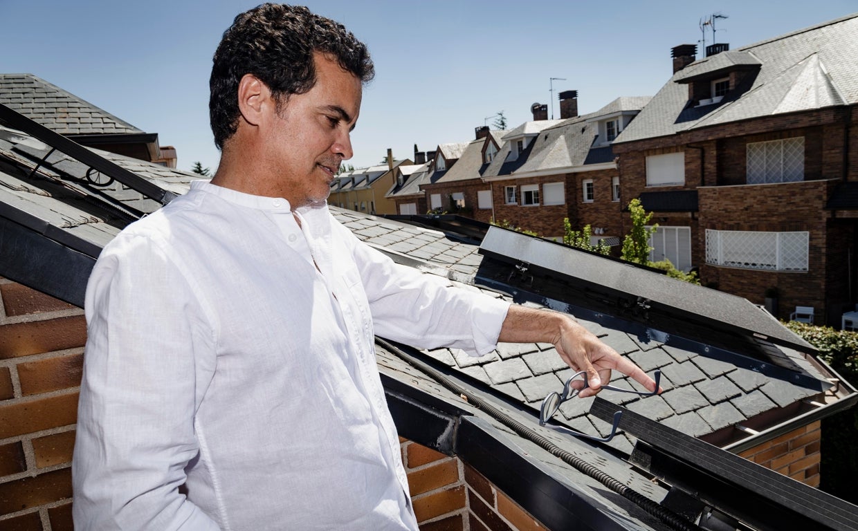 La revolución de las placas solares triunfa en los chalés, pero se atasca en las comunidades