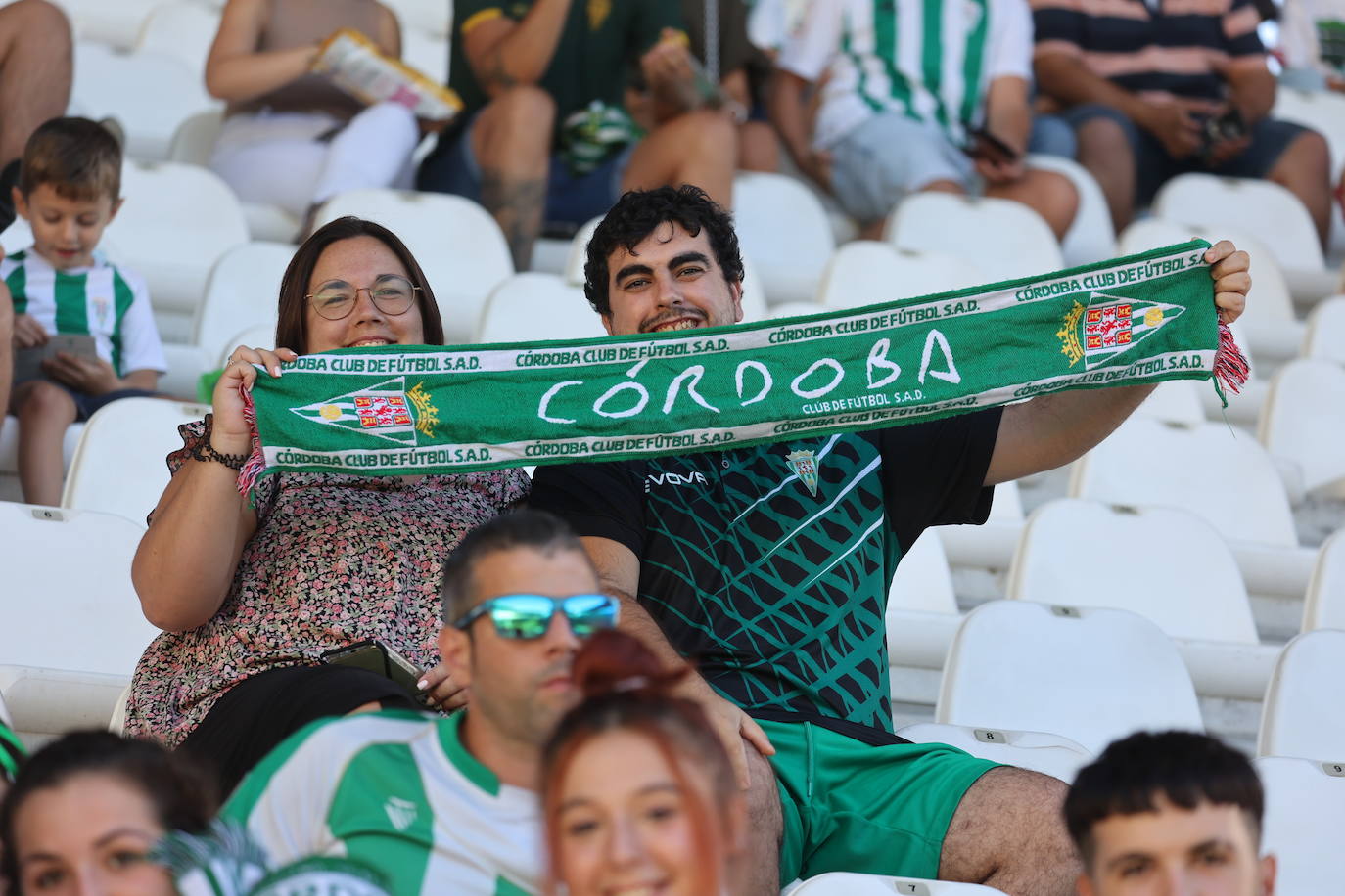 El fantástico ambiente en El Arcángel en el Córdoba CF - Fuenlabrada, en imágenes