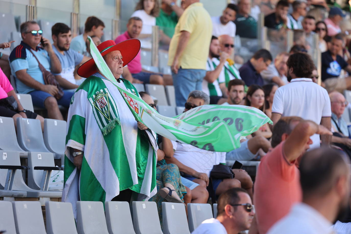 El fantástico ambiente en El Arcángel en el Córdoba CF - Fuenlabrada, en imágenes