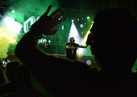 Imagen secundaria 1 - Momentos de la fiesta, a la que acudieron unas 3.000 personas