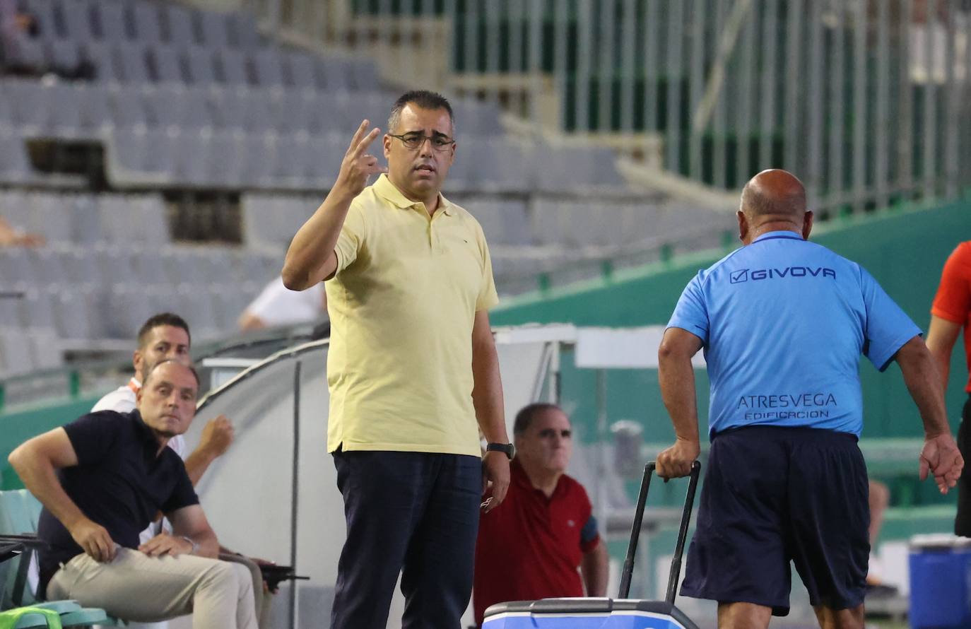 Las espectaculares imágenes de las mejores jugadas del Córdoba CF - Fuenlabrada