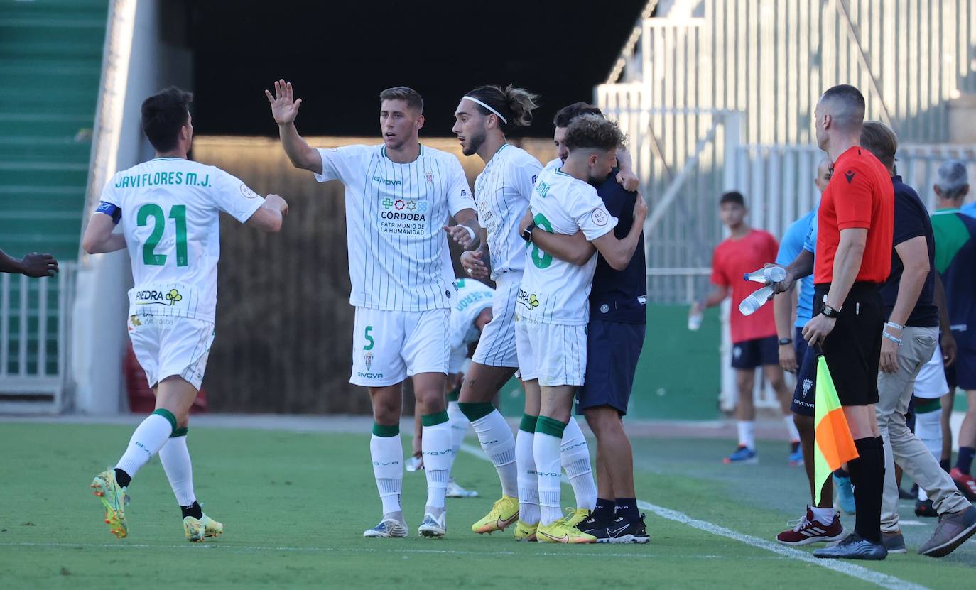 Las espectaculares imágenes de las mejores jugadas del Córdoba CF - Fuenlabrada