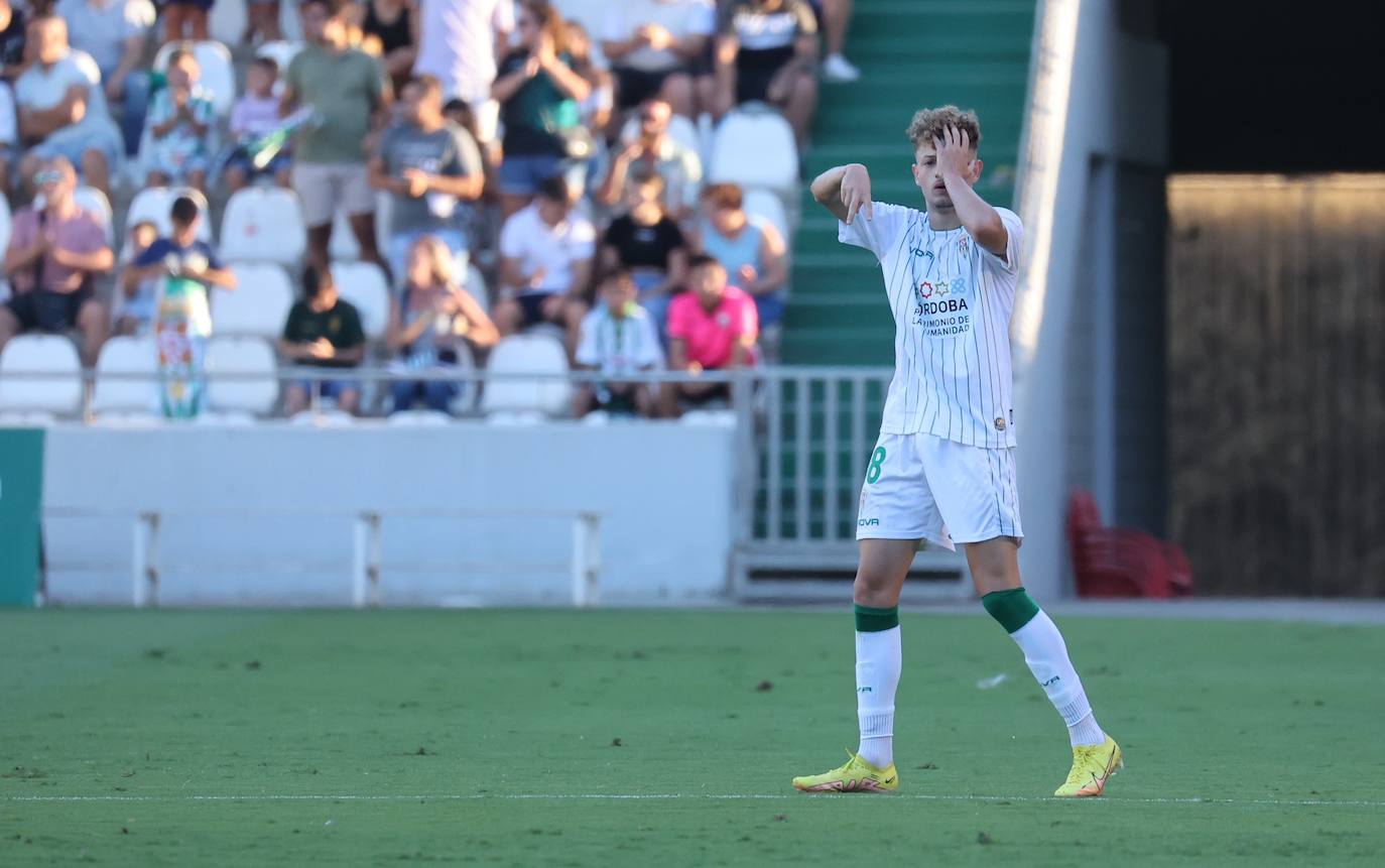 Las espectaculares imágenes de las mejores jugadas del Córdoba CF - Fuenlabrada