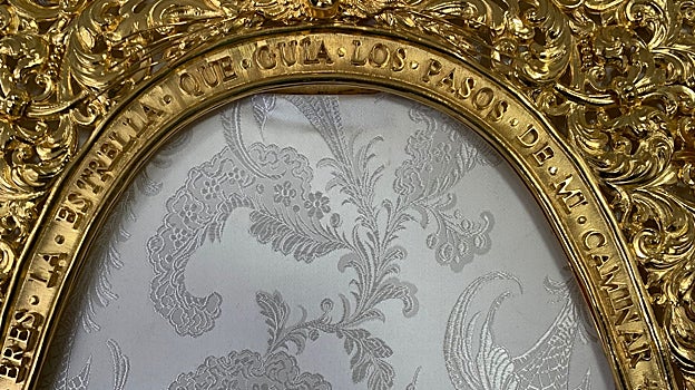 Inscripción  en la diadema