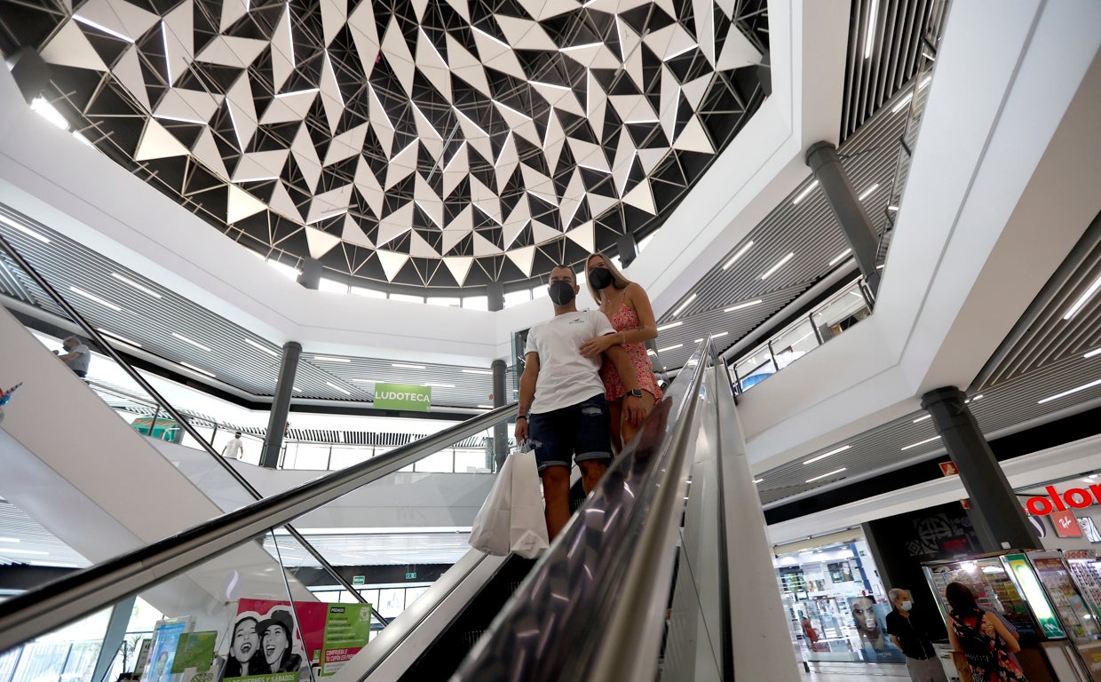Clientes del centro comercial La Sierra