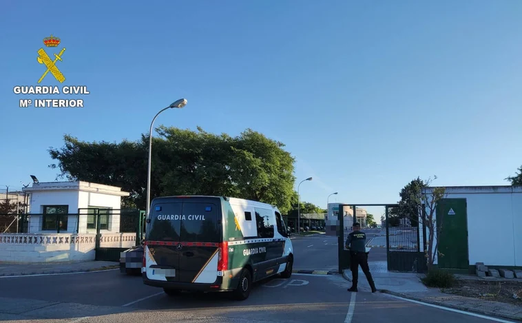 La Guardia Civil frustra la fuga en una ambulancia en marcha de un preso peligroso de la cárcel de Picassent