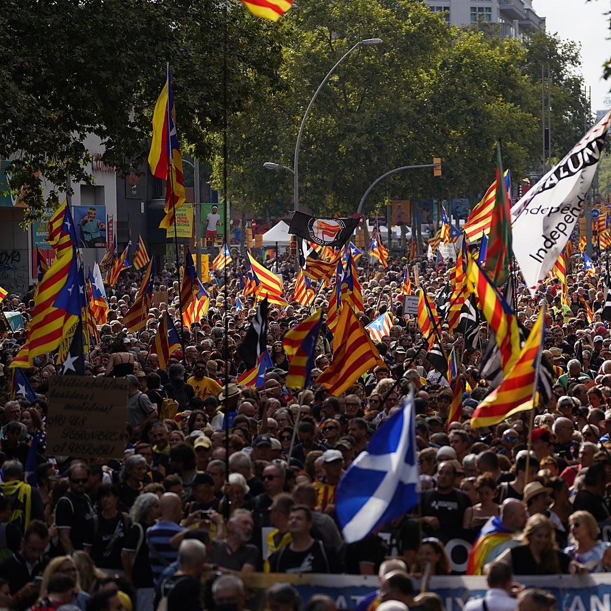 El independentismo exhibe en la calle su fractura