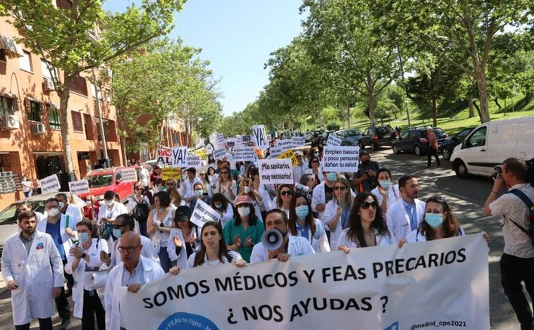 Madrid aumentará el sueldo a 22.000 sanitarios y 86.000 profesores