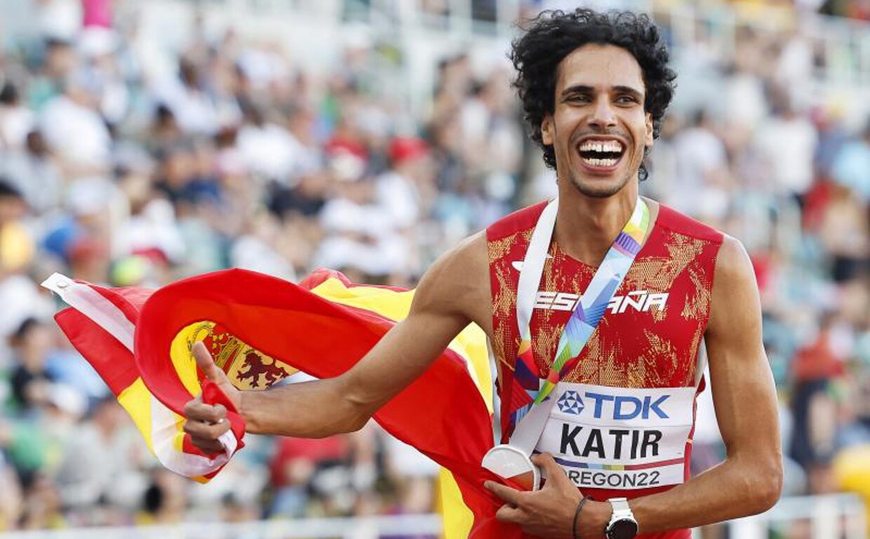 Mohamed Katir, con la medalla de bronce lograda en los 1.500 metros del último Mundial de Oregón (Estados Unidos)