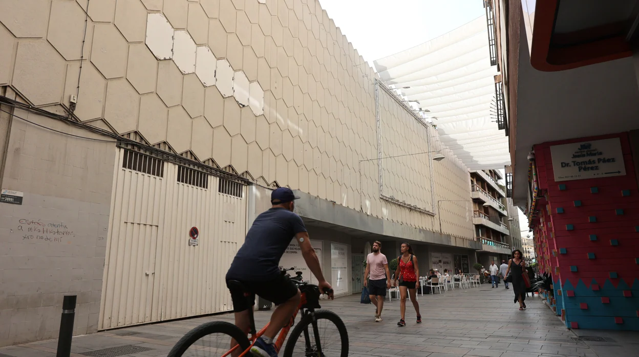El edificio del antiguo Simago en el Centro de Córdoba volverá a tener uso comercial