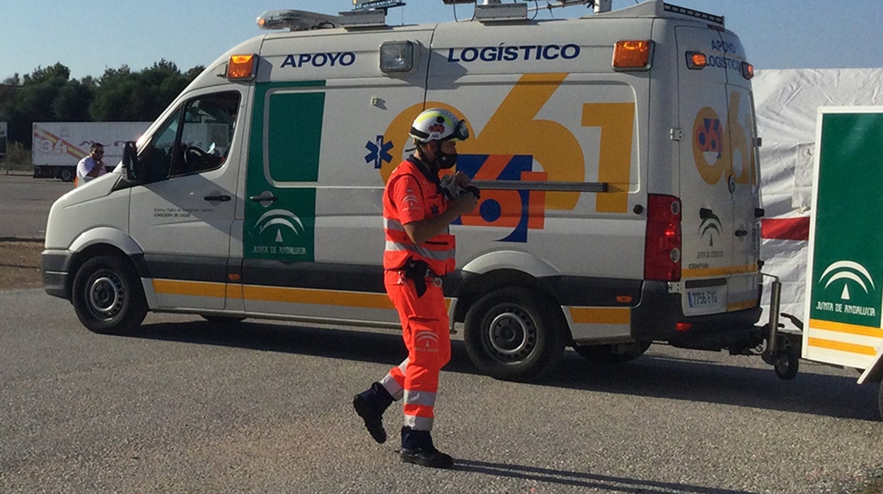 Herida grave una trabajadora de Sadeco al ser atropellada por un camión en Alcolea