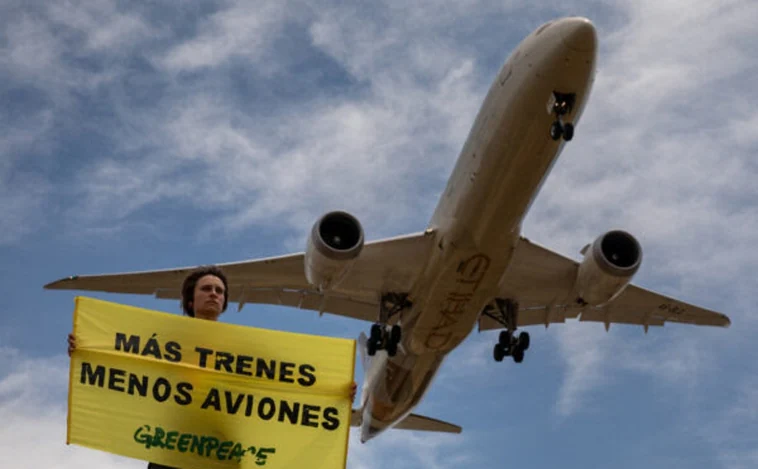 Greenpeace denuncia «subvenciones encubiertas» de la Generalitat para sufragar vuelos no rentables a Castellón