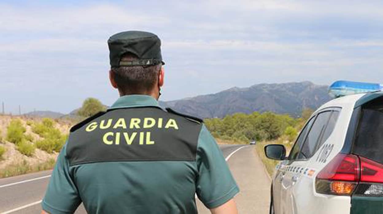 Dos investigados en Jaén por robar 1.700 litros de gasoil de camiones